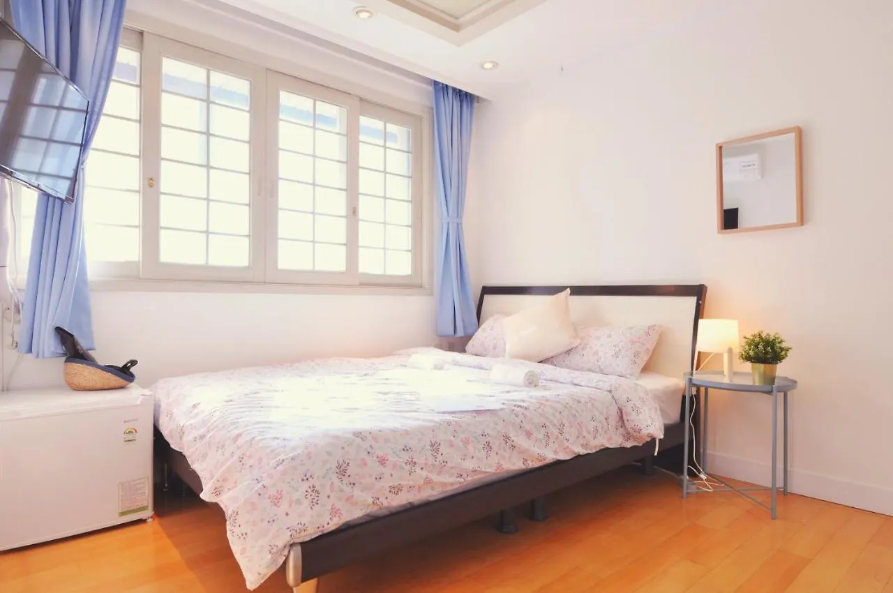 Myeongdong Rooftop Hostel Σεούλ