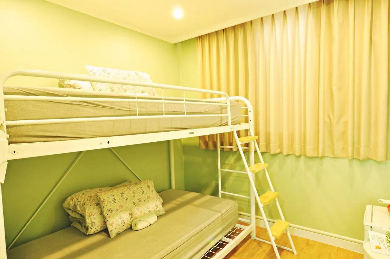 Myeongdong Rooftop Hostel Σεούλ