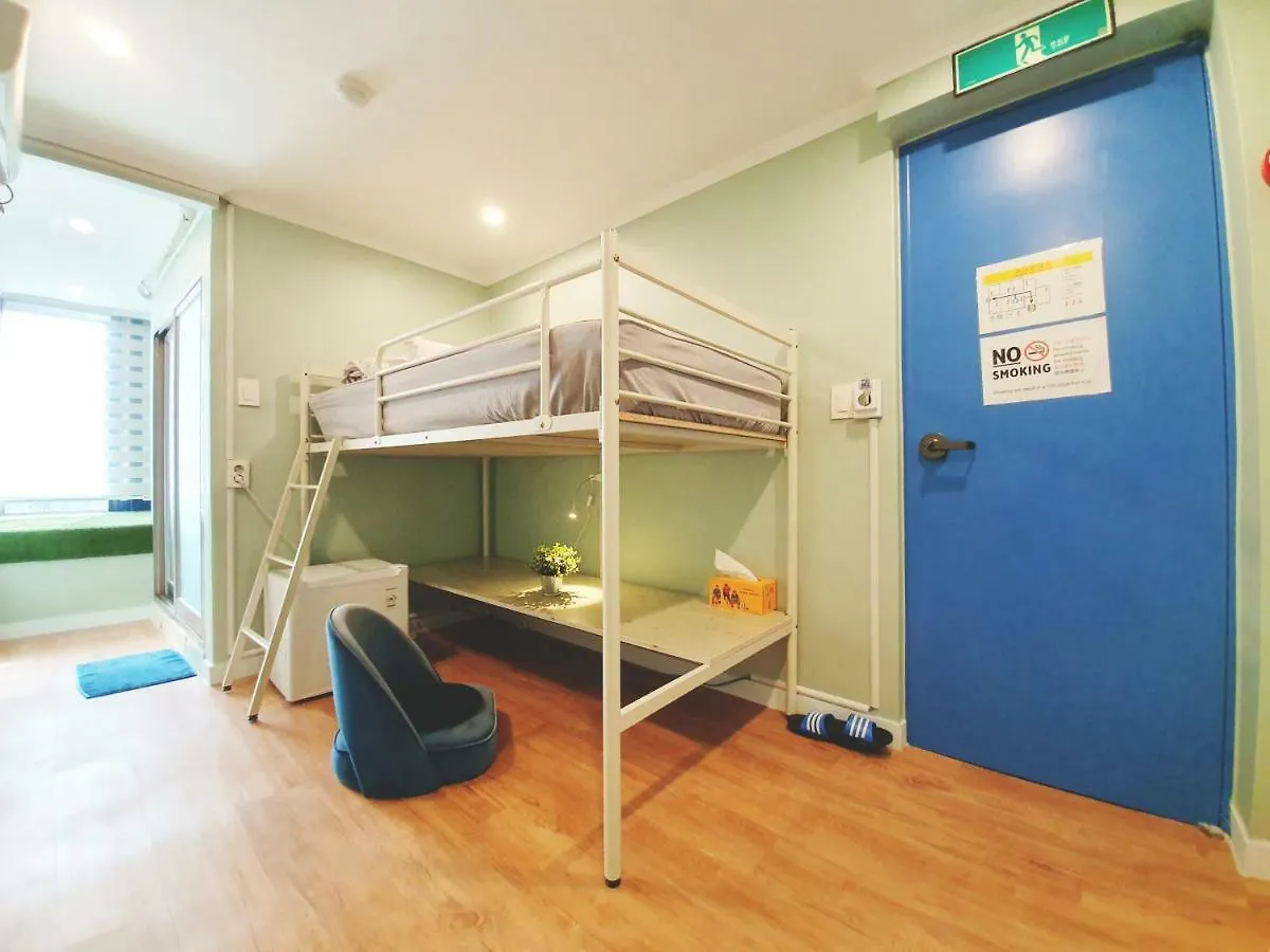 Myeongdong Rooftop Hostel Σεούλ