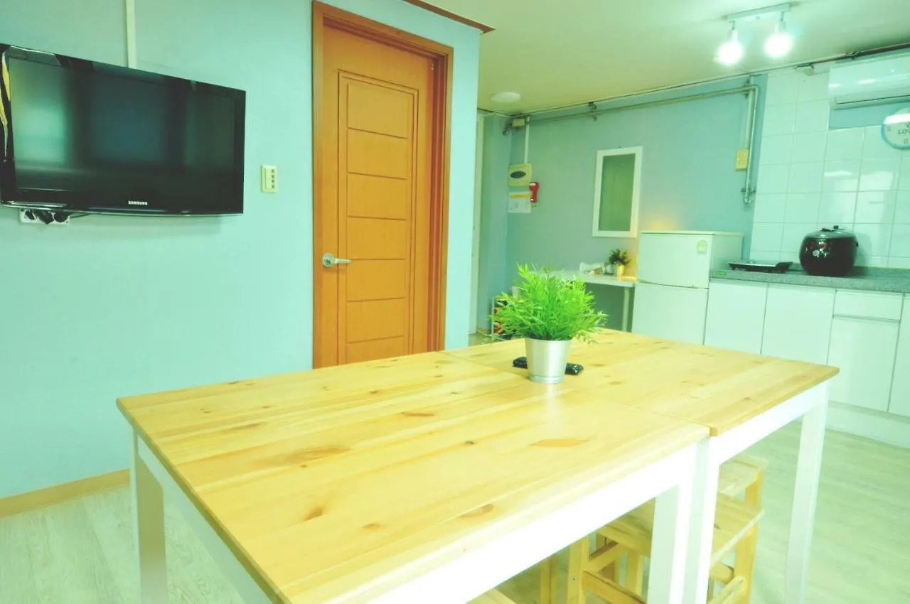 Myeongdong Rooftop Hostel Σεούλ