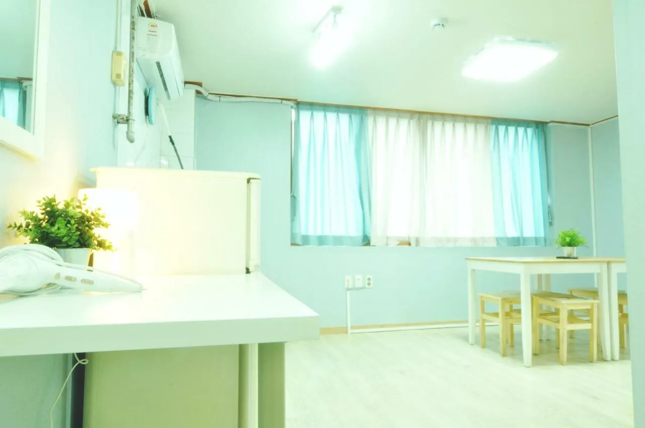 Myeongdong Rooftop Hostel Σεούλ